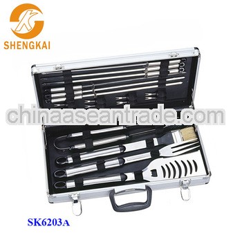 18pcs stainless steel barbeque tools set with aluminium suitcase