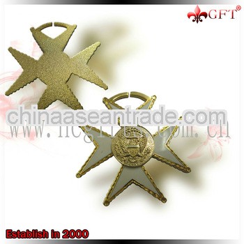 2013 hot sale gold custom metal army cap badge