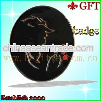 Black round flower metal lapel pin on 2013 GFT-L223