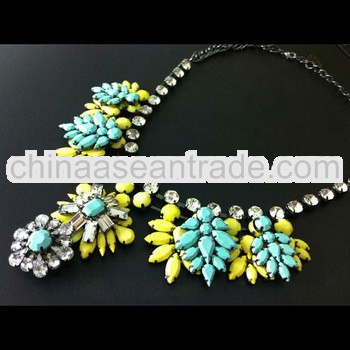 Luxurious creative acrylic big statement necklace,Gorgeous party chokers flower statement necklace,a