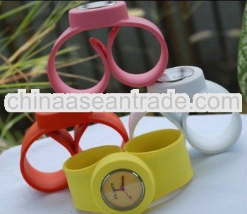 New 4 Colors Slap Band On Slap Unisex Silicone Wrist Watch 3cm Wide