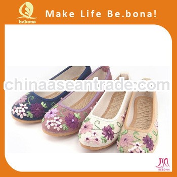 OEM Chinese traditional beautiful embroidery shoes