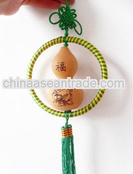 The gourd with pendant