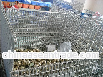 Wire mesh cage fronts wire container