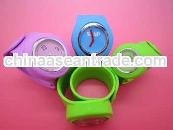 pretty cute fashion silicone snap watch with competitve price