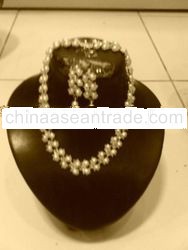 set pearl necklace