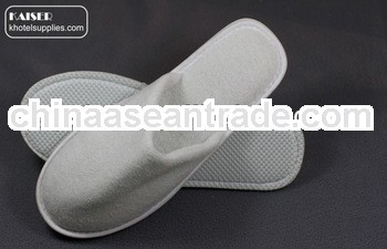 white disposable velvet slippers use for hotel