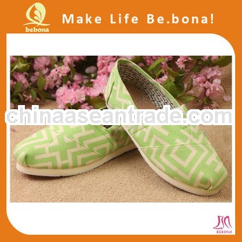 wholesale OEM comfortable slip on outdoor cheap casual canvas shoes